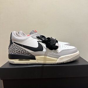 NIB Jordan Legacy 312 Low Grade School  Tech Grey Cement CD9054 101